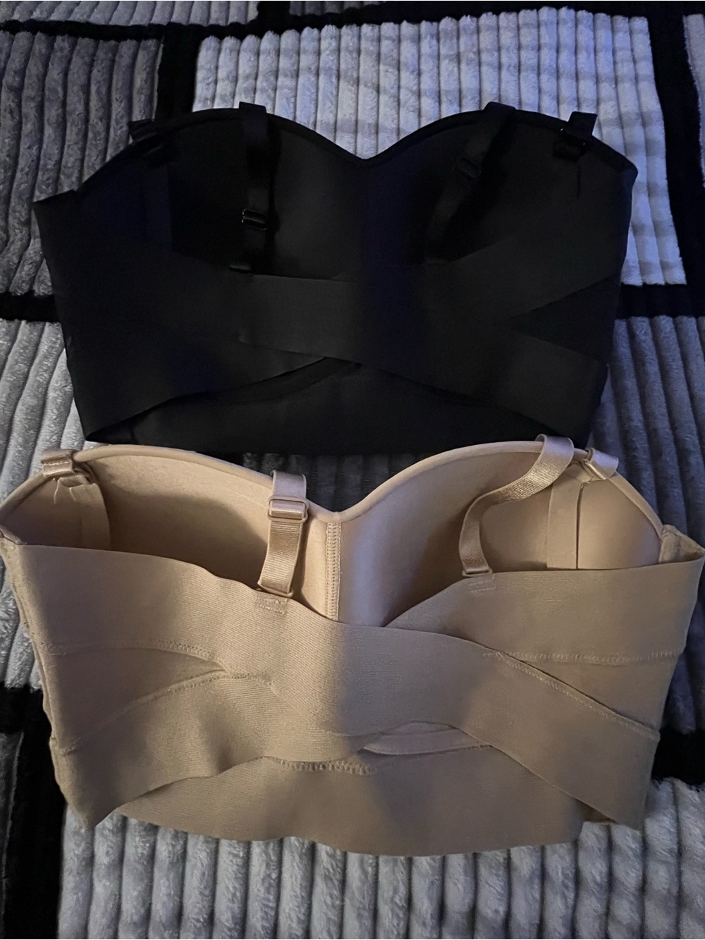 Rhonda Shear Convertible Seamless Bras in Black and Nude - Picture 5 of 9